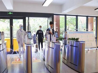 疫情防控門神：“兢兢業(yè)業(yè)”的測溫人像識別閘機(jī) 哪家好？價格怎么樣？代理招商，生產(chǎn)廠家，價格，哪家好，多少錢，品牌，報價，廠家，哪個公司好