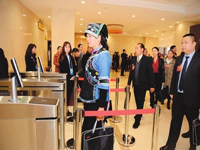 兩會(huì)"刷臉"入場(chǎng)，首次采用的測(cè)溫型人臉閘機(jī)進(jìn)行體溫檢測(cè)及身份識(shí)別 哪家好？?jī)r(jià)格怎么樣？代理招商，生產(chǎn)廠家，價(jià)格，哪家好，多少錢，品牌，報(bào)價(jià)，廠家，哪個(gè)公司好 