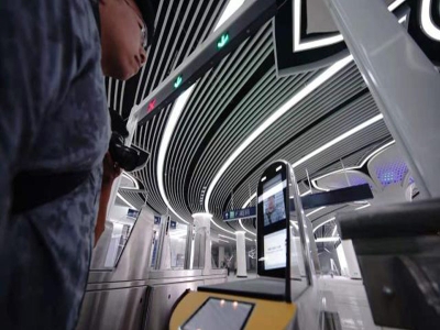 機(jī)場健康碼驗(yàn)證人臉測溫閘機(jī) 哪家好？價(jià)格怎么樣？代理招商，生產(chǎn)廠家，價(jià)格，哪家好，多少錢，品牌，報(bào)價(jià)，廠家，哪個(gè)公司好