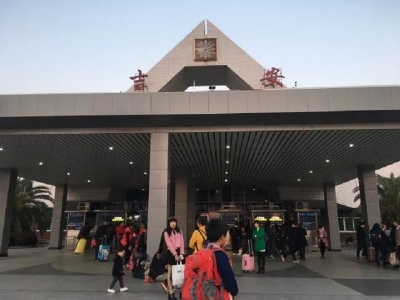 吉安火車站新增多臺(tái)檢票閘機(jī)，緩解假期通行高峰 哪家好？?jī)r(jià)格怎么樣？代理招商，生產(chǎn)廠家，價(jià)格，哪家好，多少錢，品牌，報(bào)價(jià)，廠家，哪個(gè)公司好 