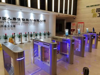四川省,成都市金融保險健康碼,測溫,人臉識別,閘機(jī)%%健康碼%%人臉%%測溫中國人壽保險股份有限公司采用路可路美健康碼測溫通道閘機(jī)防疫測溫閘機(jī),健康碼核驗,FS200A 哪家好？價格怎么樣？代理招商，生產(chǎn)廠家，價格，哪家好，多少錢，品牌，報價，廠家，哪個公司好 