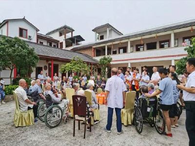 行為識別行為識別行為識別上海徐匯**福利院行為識別 哪家好？價格怎么樣？代理招商，生產(chǎn)廠家，價格，哪家好，多少錢，品牌，報價，廠家，哪個公司好 上海徐匯**福利院將AI行為識別技術(shù)引入到該福利院智慧養(yǎng)老核心業(yè)務(wù)系統(tǒng)中，通過人工智能技術(shù)，智能監(jiān)測老年人的日常起居，通過人工智能技術(shù)看護老年人，實時發(fā)現(xiàn)老年人摔倒、異常徘徊、超時滯留或久坐不動等潛在的健康或行為異?，F(xiàn)象，預測或及時發(fā)現(xiàn)老年人所面臨的異?，F(xiàn)象，采取及時的救助，防止危險發(fā)生。